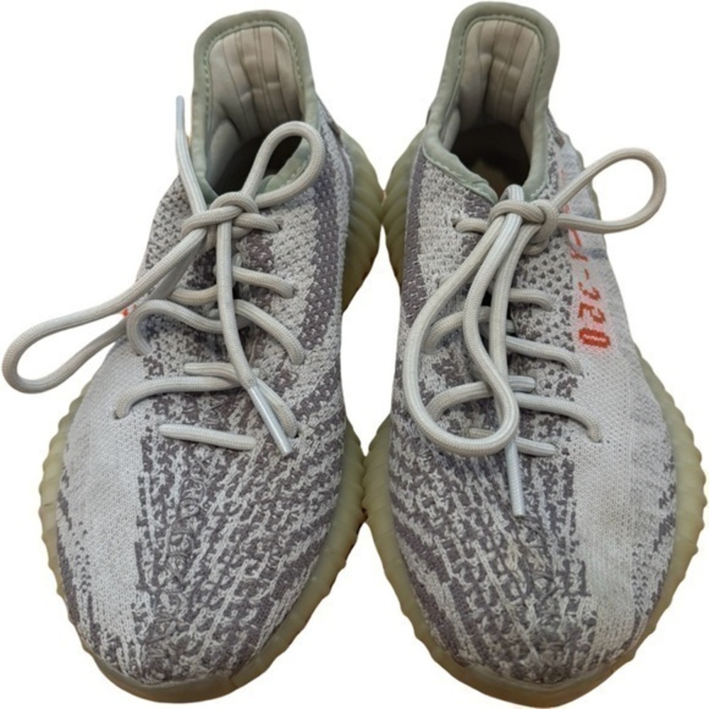 Yeezys women’s sneakers size 4